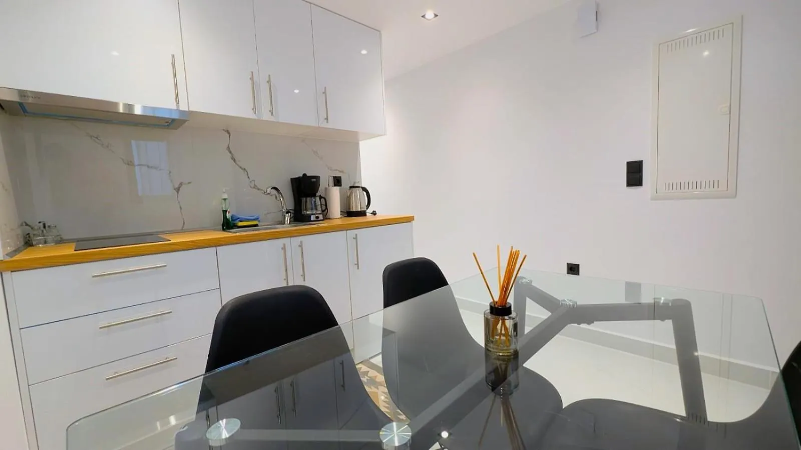 Cherry Apartment Kallithea  Grekland